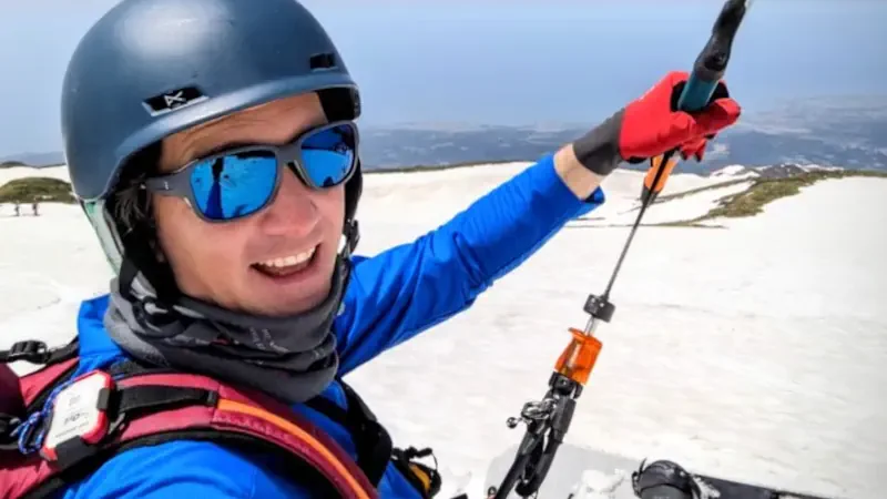 Snowkiting in the alpine of the Japanese mountains